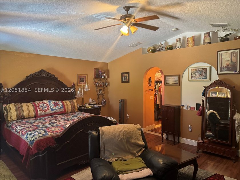 Spacious 4BR/3BA home in the desirable Floresta Pointe community - photo 20
