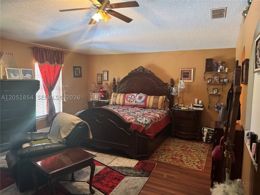 Spacious 4BR/3BA home in the desirable Floresta Pointe community - photo 22