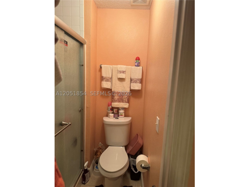 Spacious 4BR/3BA home in the desirable Floresta Pointe community - photo 24