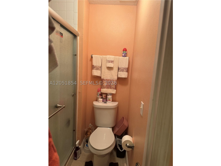 Spacious 4BR/3BA home in the desirable Floresta Pointe community - photo 25