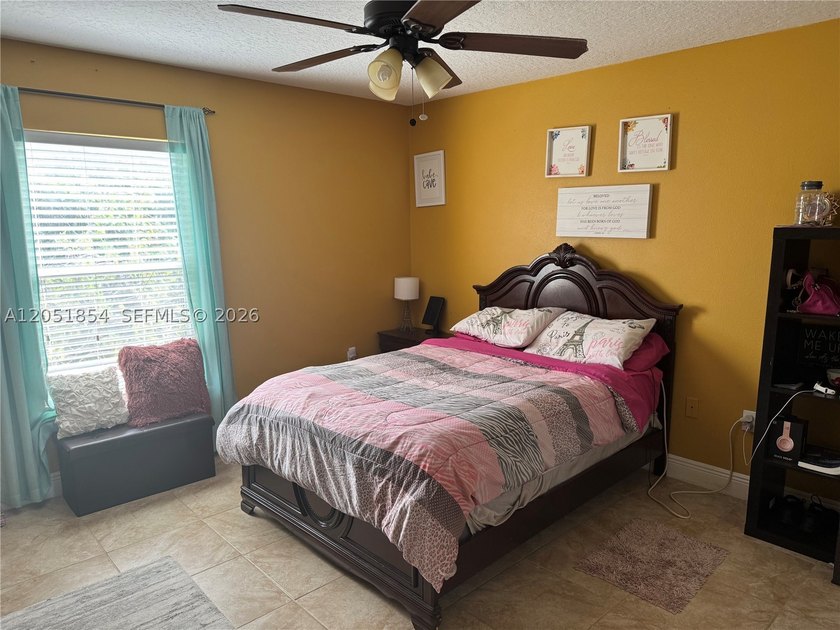 Spacious 4BR/3BA home in the desirable Floresta Pointe community - photo 26