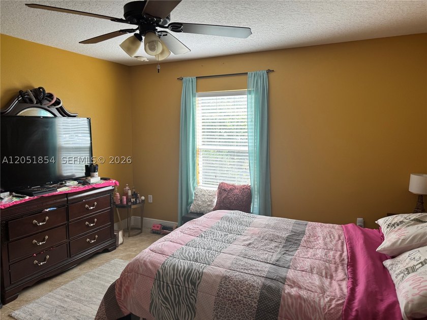 Spacious 4BR/3BA home in the desirable Floresta Pointe community - photo 27