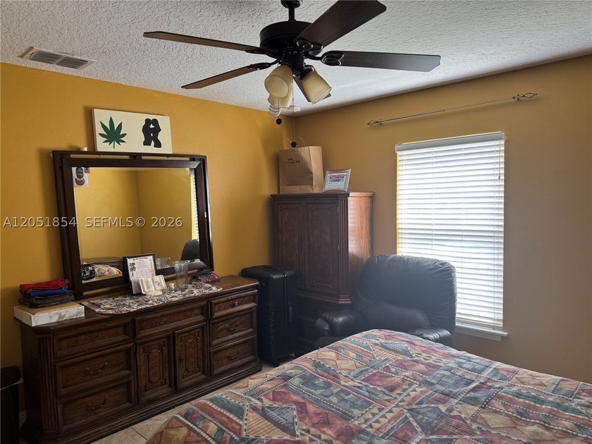 Spacious 4BR/3BA home in the desirable Floresta Pointe community - photo 30