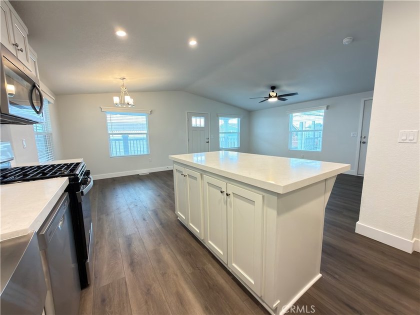 Pictures Coming Soon! Beautiful 3-Bedroom, 2-Bath Manufactured - photo 33