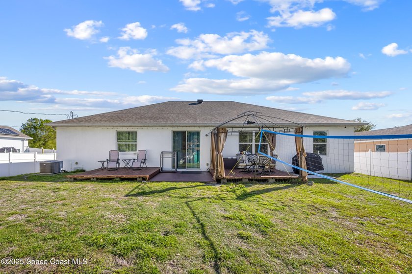 Welcome to this beautifully designed 4-bedroom, 2-bathroom home - photo 34