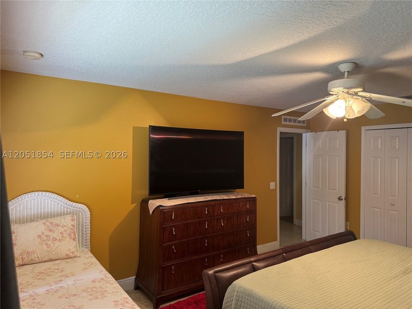 Spacious 4BR/3BA home in the desirable Floresta Pointe community - photo 35