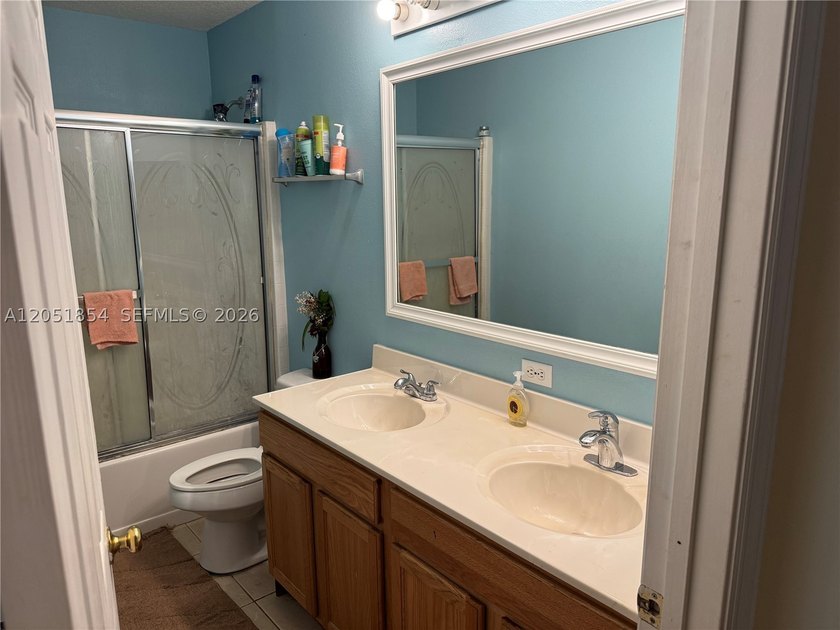 Spacious 4BR/3BA home in the desirable Floresta Pointe community - photo 36