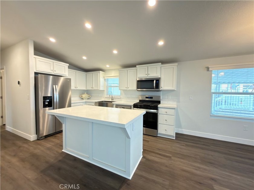 Pictures Coming Soon! Beautiful 3-Bedroom, 2-Bath Manufactured - photo 37