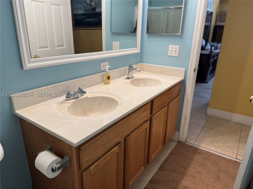 Spacious 4BR/3BA home in the desirable Floresta Pointe community - photo 38
