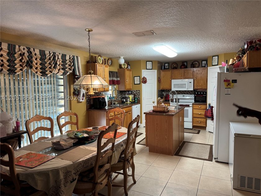 Spacious 4BR/3BA home in the desirable Floresta Pointe community - photo 42