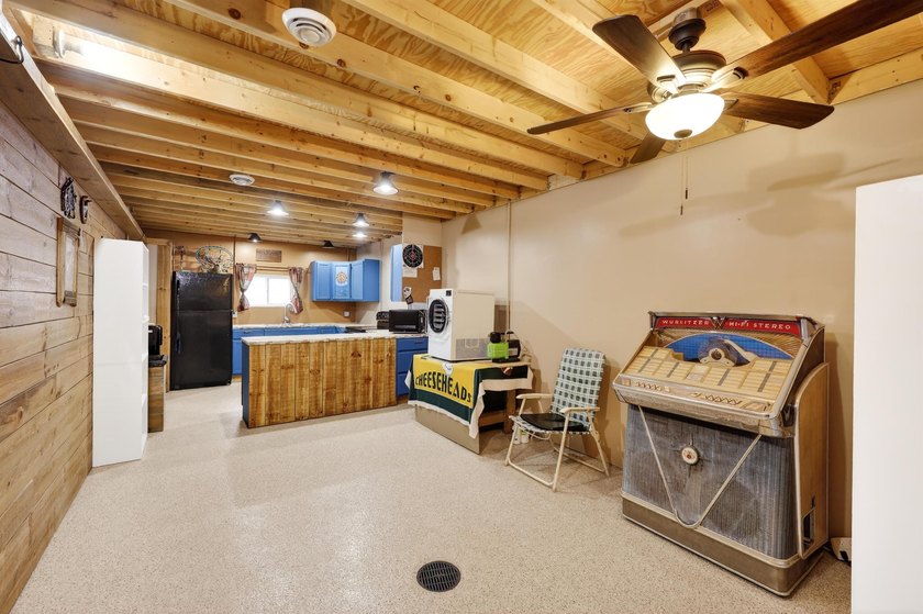 Unrivaled Security Meets Rustic Elegance on 17 acres with - photo 8