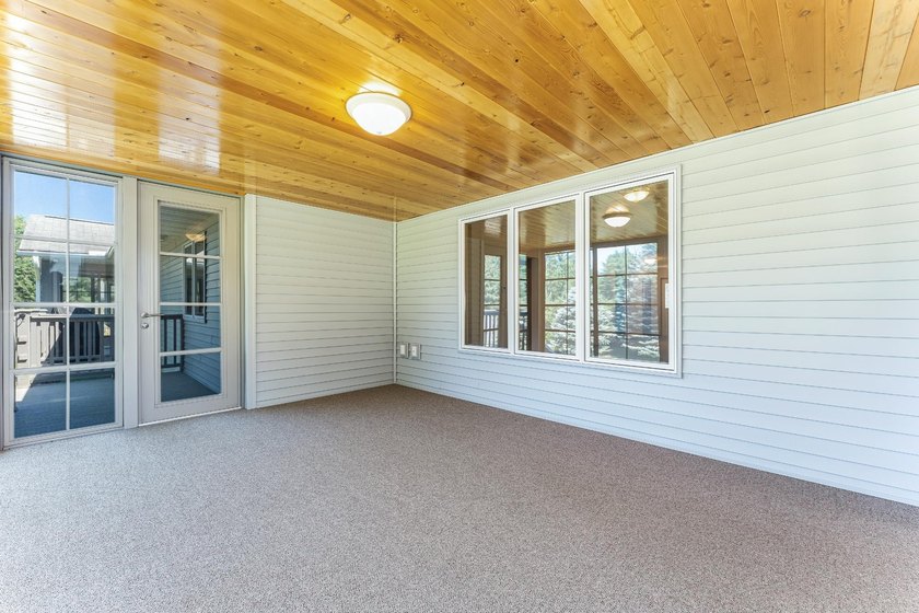 Welcome home to this 3 bedroom/3 bath home near the golf course - photo 5