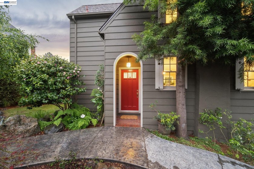 Prepare to be delighted by this tastefully updated 3BD/1.5BA - photo 12