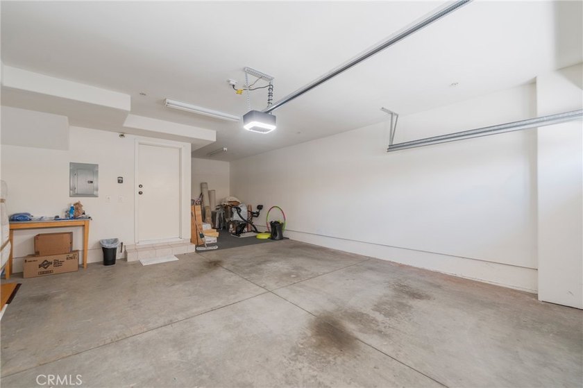 Beautiful move-in ready townhome located in a small development - photo 28