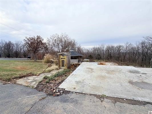 This prime piece of land located in a secluded subdivision - photo 4