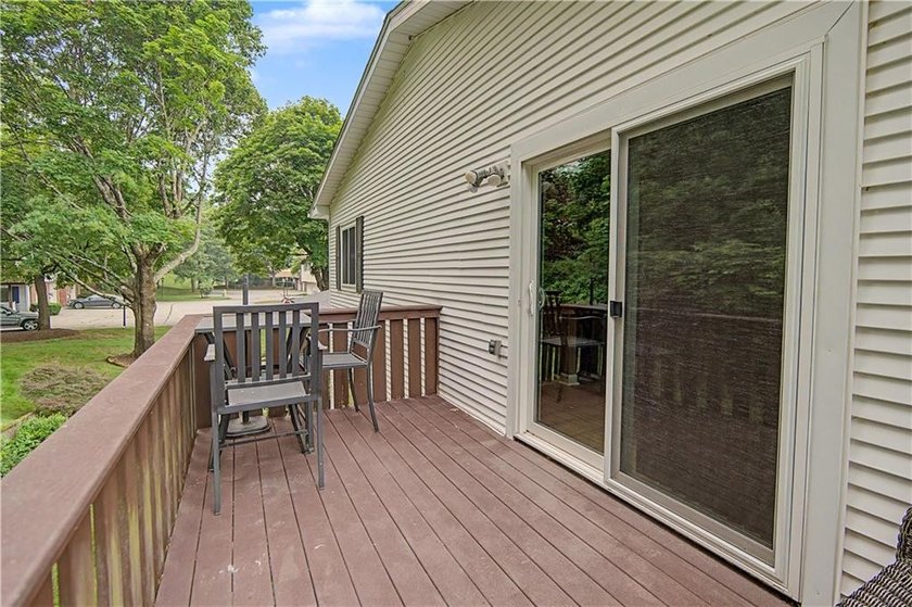 Welcome home to this beautifully maintained 2-bedroom, 2-bath - photo 6