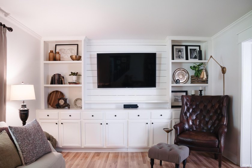 Come to see this pristine traditional two-story home located on - photo 4
