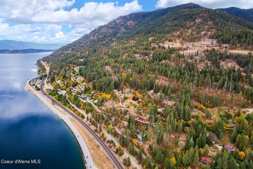 An exclusive estate property with panoramic lake views! This - photo 13