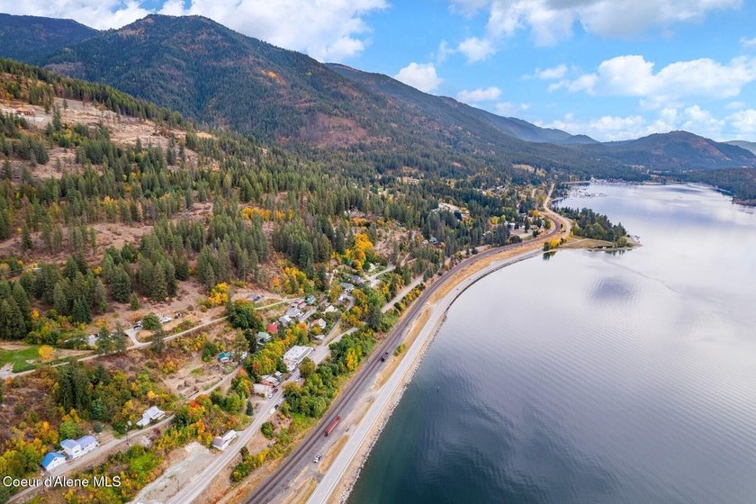 An exclusive estate property with panoramic lake views! This - photo 15