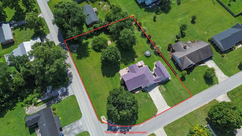 Beautifully updated 3-bedroom, 2-bath home with a spacious bonus - photo 2