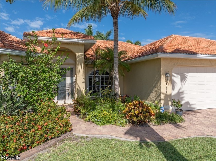 Just Reduced! Don't miss this outstanding 4 Bed / 2 Bath Gulf - photo 2