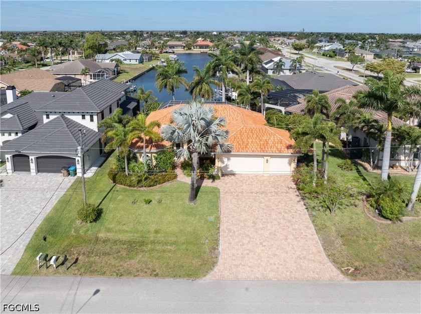 Just Reduced! Don't miss this outstanding 4 Bed / 2 Bath Gulf - photo 3