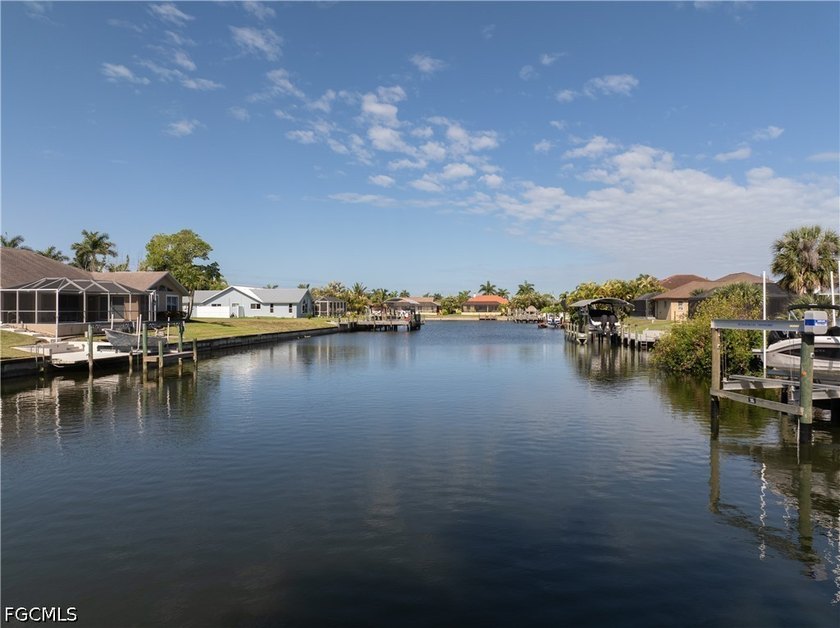 Just Reduced! Don't miss this outstanding 4 Bed / 2 Bath Gulf - photo 4