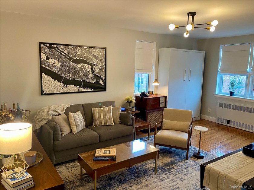 This stylish, move-in ready studio is located in the quiet - photo 11