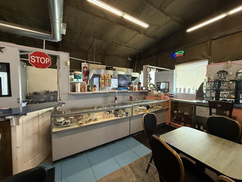 Large commercial building that has 4.3140 acres. It has a nice - photo 15