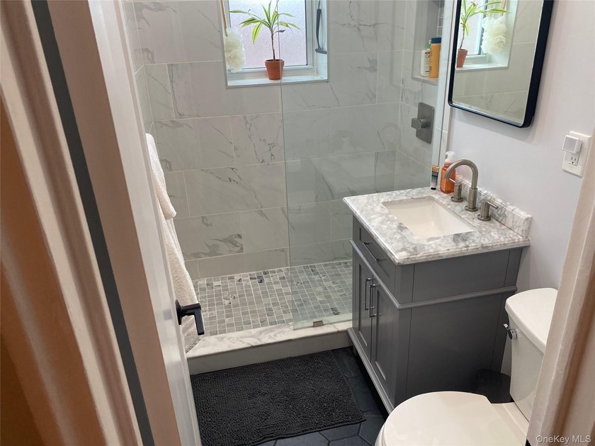 This stylish, move-in ready studio is located in the quiet - photo 17