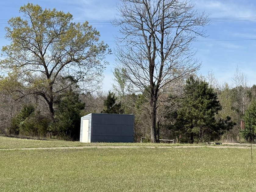 Large commercial building that has 4.3140 acres. It has a nice - photo 21