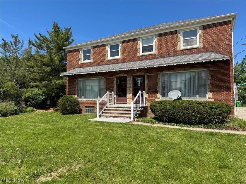 Investor opportunity in the heart of Euclid! This - photo 2