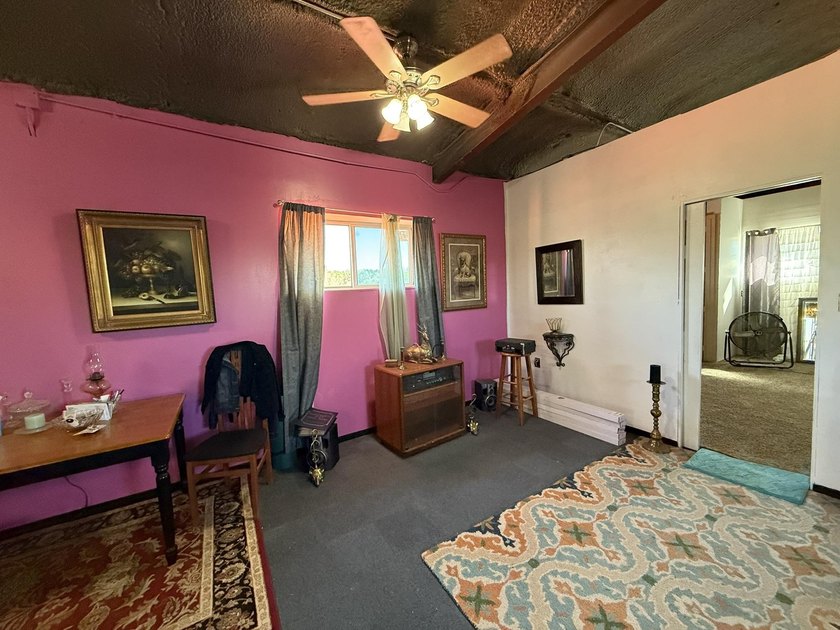 Large commercial building that has 4.3140 acres. It has a nice - photo 25