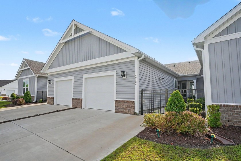 Welcome to this meticulously maintained 3-bedroom, 2-bathroom - photo 3