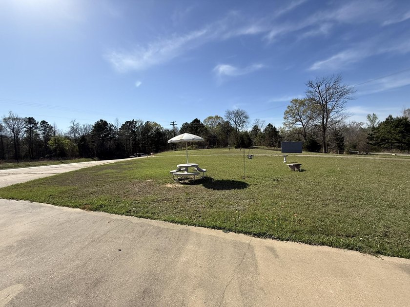 Large commercial building that has 4.3140 acres. It has a nice - photo 47