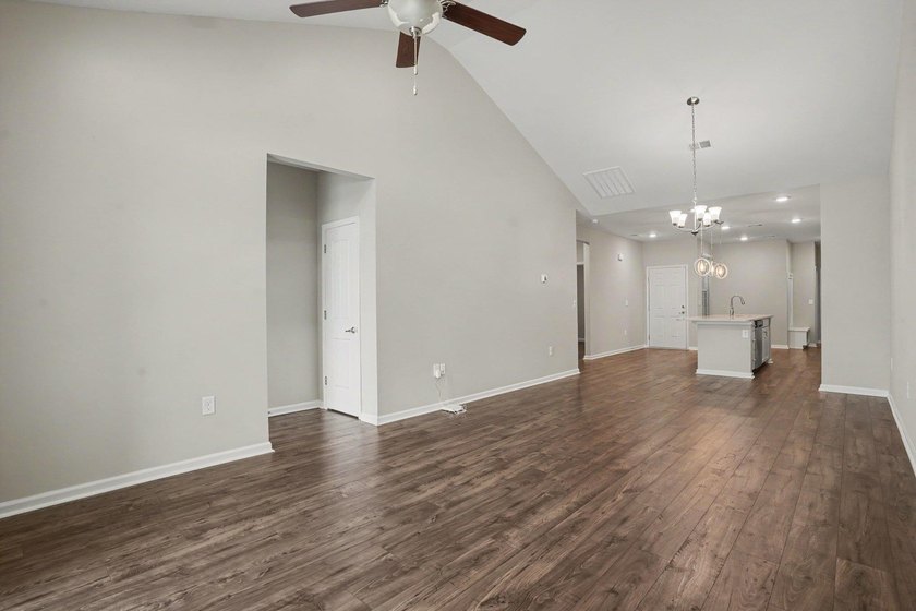 Welcome to this meticulously maintained 3-bedroom, 2-bathroom - photo 10