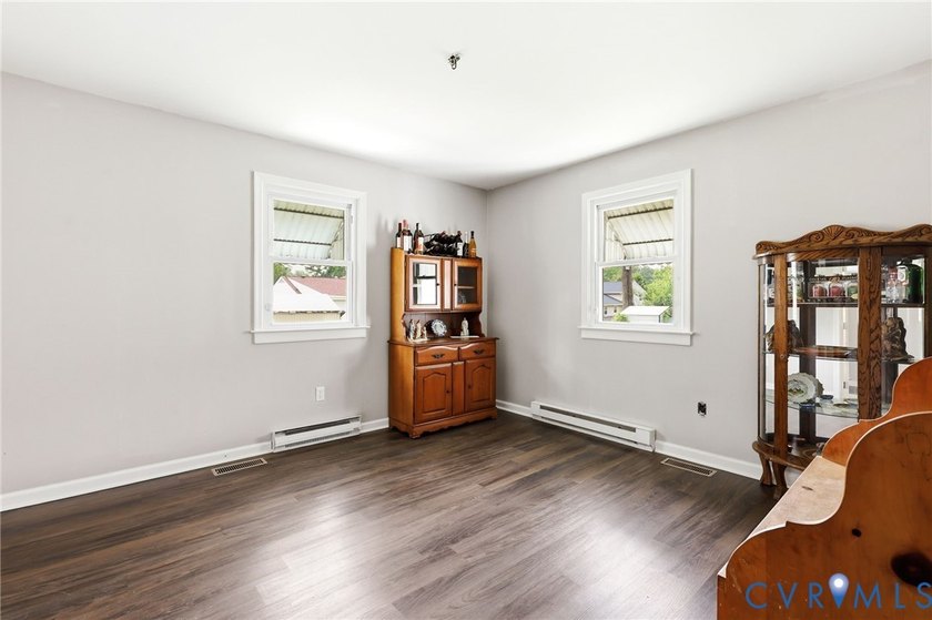 Welcome to this charming 3-bedroom, 1.5-bath home in the heart - photo 10