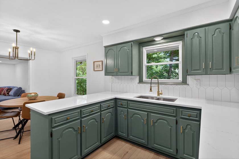 Fully Remodeled, New HVAC and Move-In Ready with a Private - photo 8