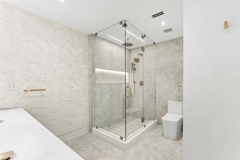 Coastal luxury meets modern perfection in this absolutely - photo 20