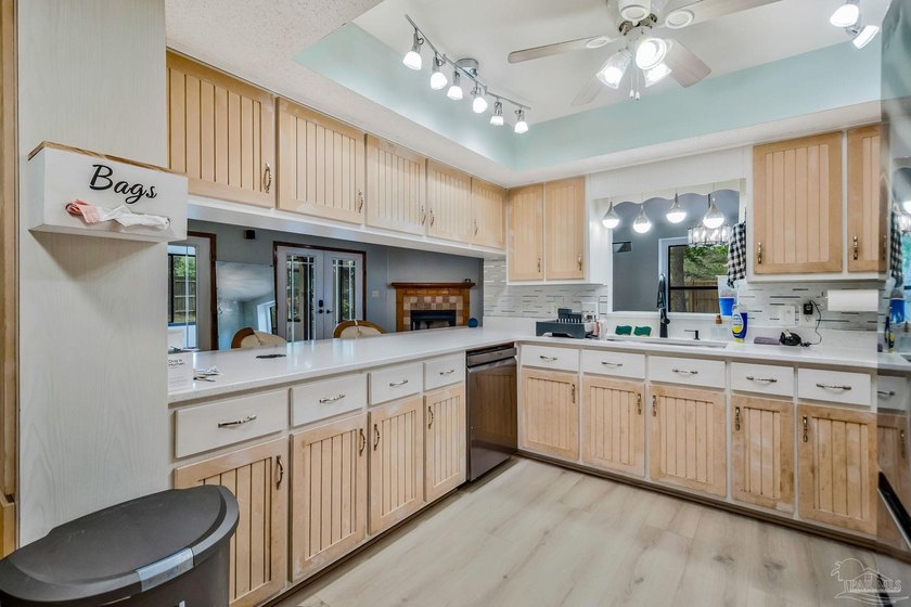 This house will go quick ...2443 square feet priced to sell! - photo 22