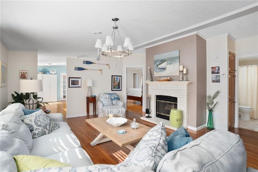 **55+ COMMUNITY! ALL OCCUPANTS MUST BE 55 OR OLDER** Welcome to - photo 9