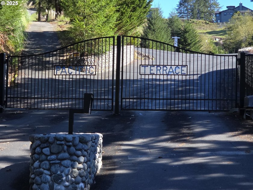 Gated community of fine homes! Build your coastal dream retreat - photo 26