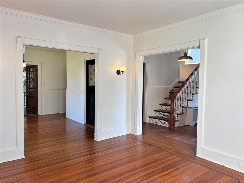 A true diamond in the rough, this classic Newport Dutch Colonial - photo 6