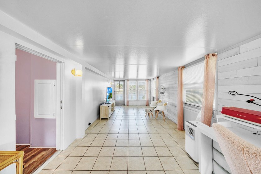 JUST LISTED!!! Lakefront 3BR/2BA with Florida room and tile - photo 10