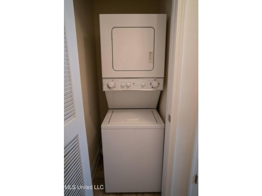 Beautiful Condo completely furnished!! One bedroom, One full - photo 15
