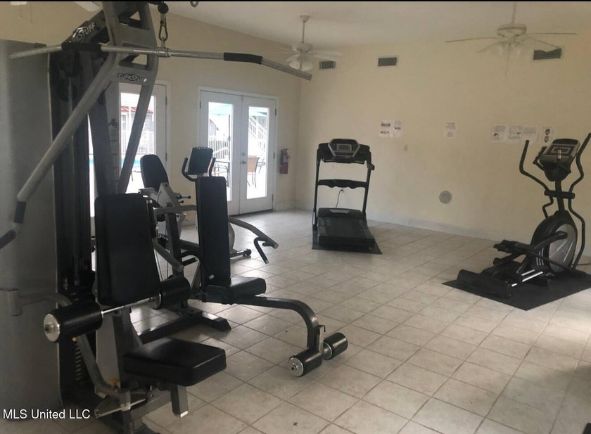 Beautiful Condo completely furnished!! One bedroom, One full - photo 18