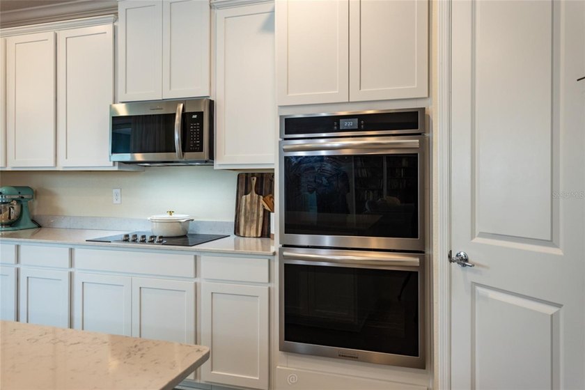 Looking for some space? You will love this modern home where the - photo 8