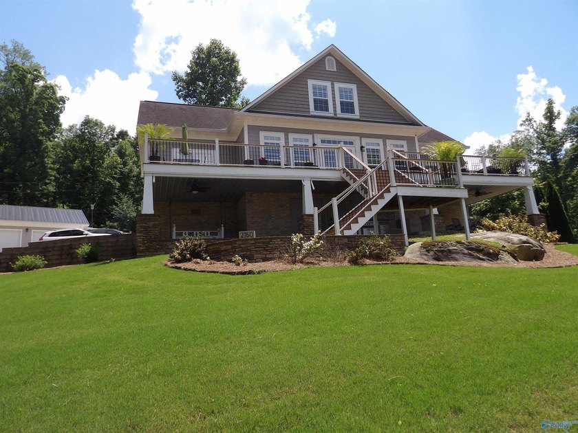 Waterfront home, Signal Point community, Guntersville city - photo 2