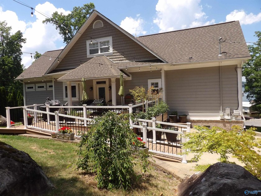 Waterfront home, Signal Point community, Guntersville city - photo 3