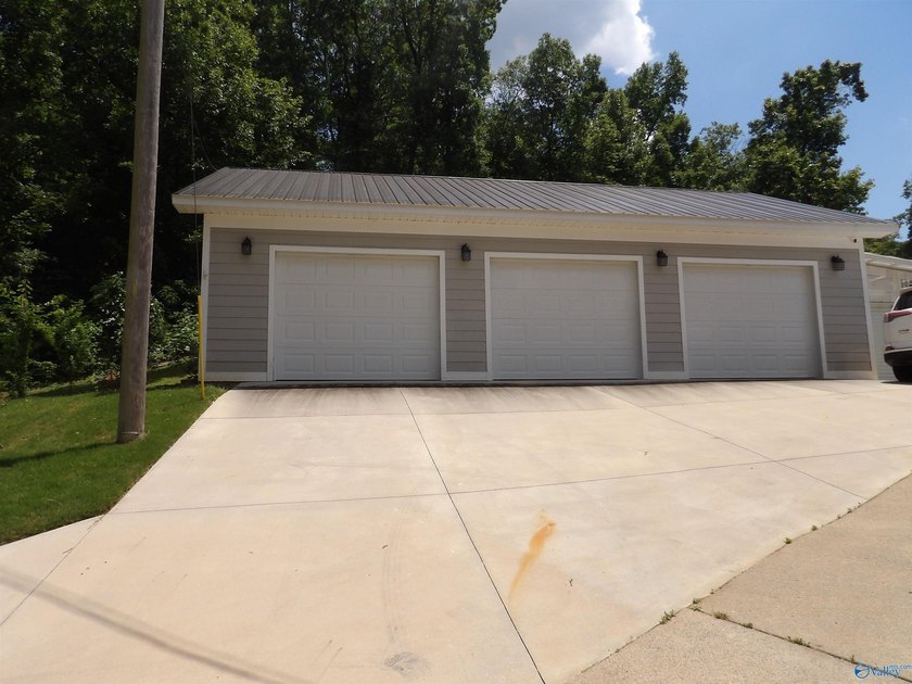 Waterfront home, Signal Point community, Guntersville city - photo 9